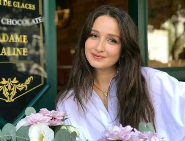 معلومات عن الفنانة Gökçe Akyıldız جوكشي بهادير  انستقرام جوكشي بهادير ويكيبيديا