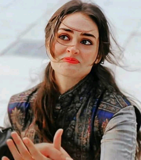 Esra Bilgiç فنانة تركية جميلة  Esra Bilgiç فنانة تركية جميلة