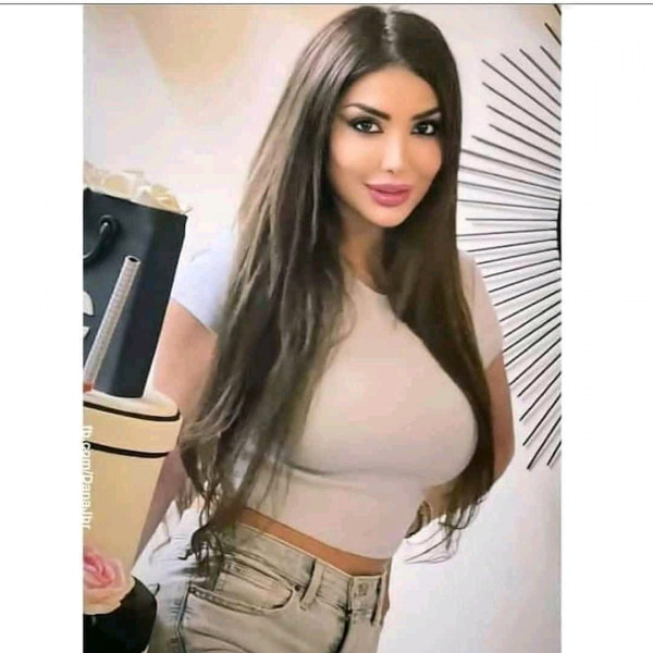 أحدث صور الفنانة دانا جبر بطلالتها الجميلة والمثيرة 2022